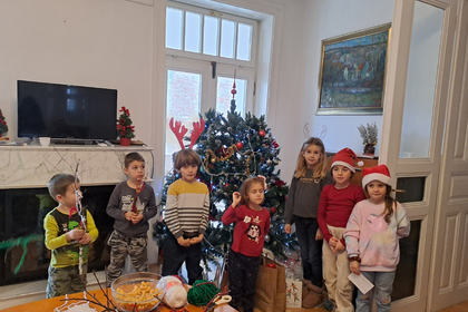 Работилница за сурвачки и Коледно тържество в посолството
